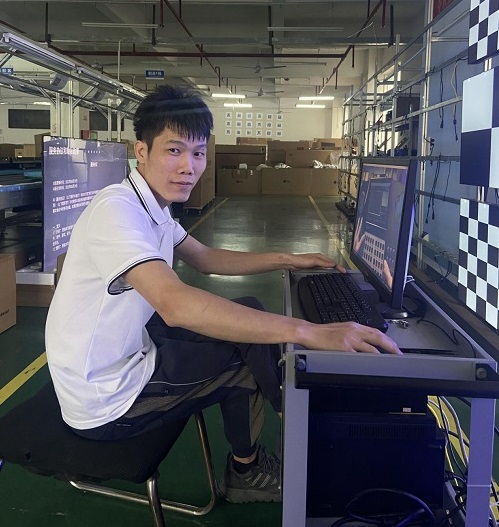 LCD安裝工程師劉洪亮