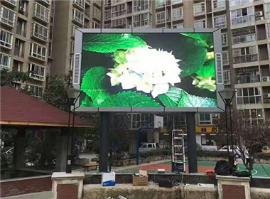 Case of double-pillar outdoor P8led display screen in a living quarter in Dongguan