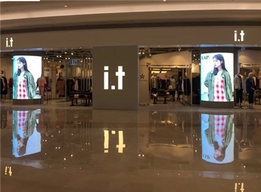 Shenzhen shopping mall i.t clothing store indoor LED display case