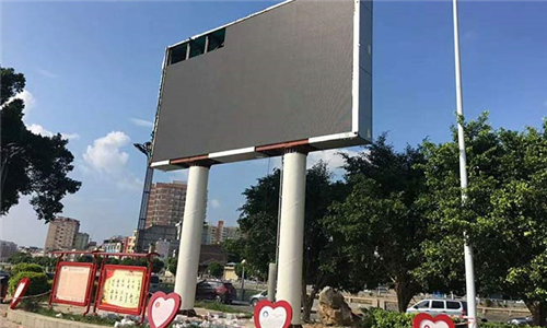 廣州交通戶外雙立柱LED顯示屏案例